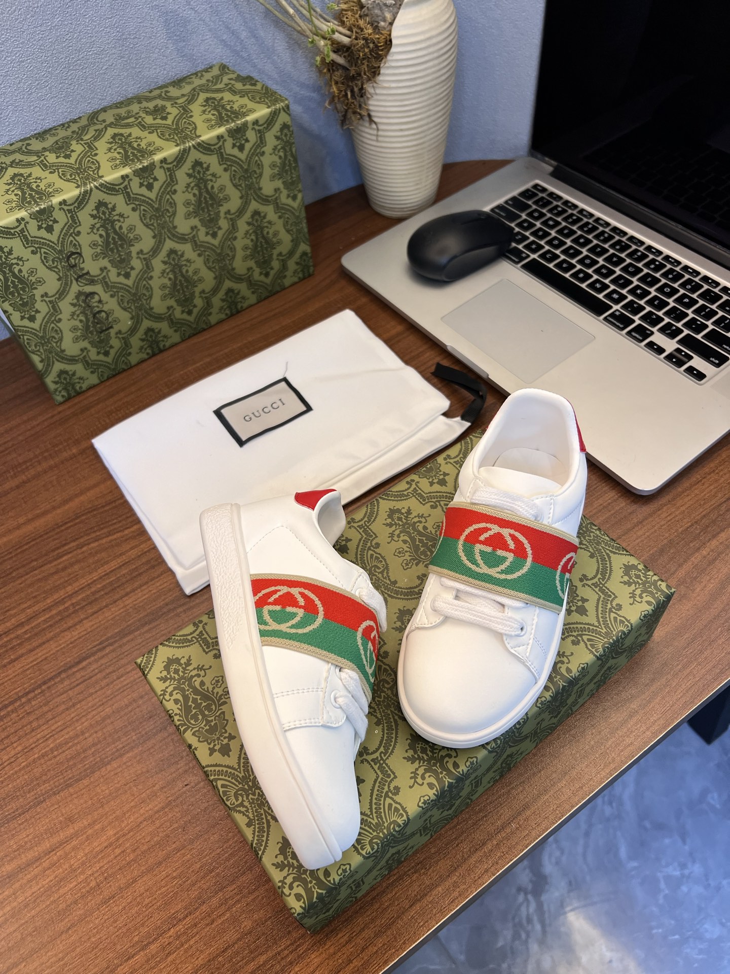 Children's shoes child